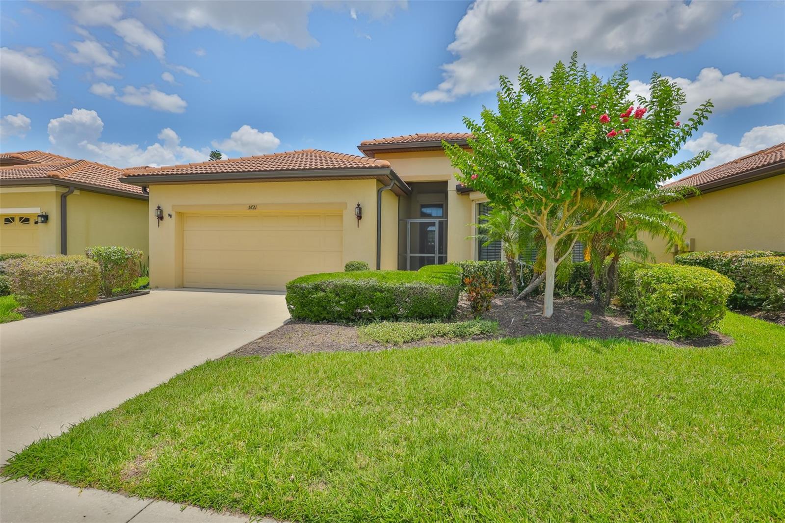 5721 Sunset Falls Dr Property Photo 1