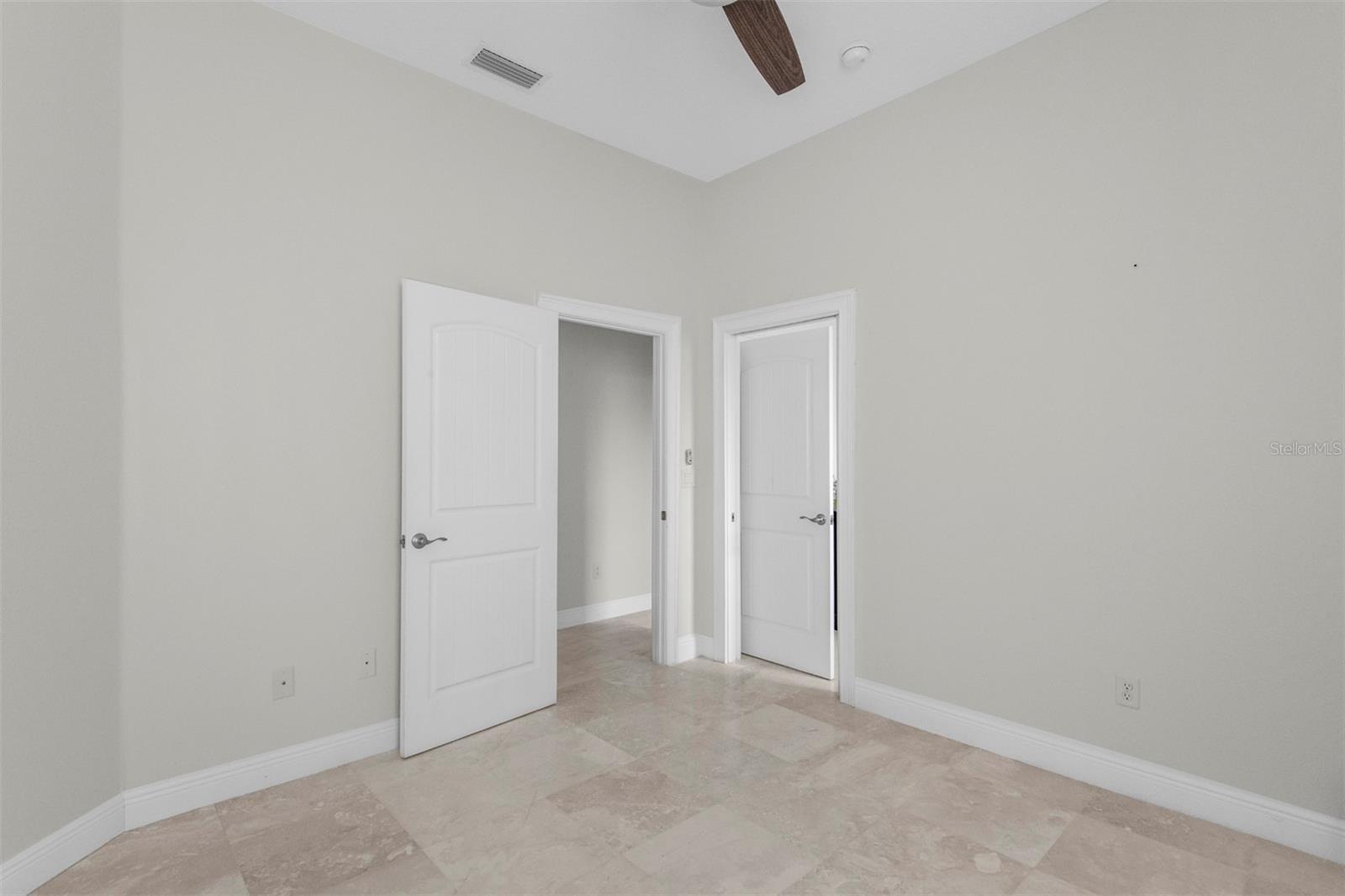9129 S Deer Park Dr Property Photo 24