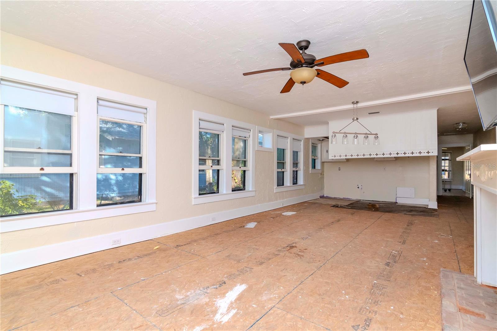 223 Bath St Property Photo 3