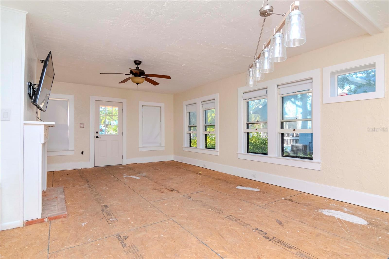 223 Bath St Property Photo 6