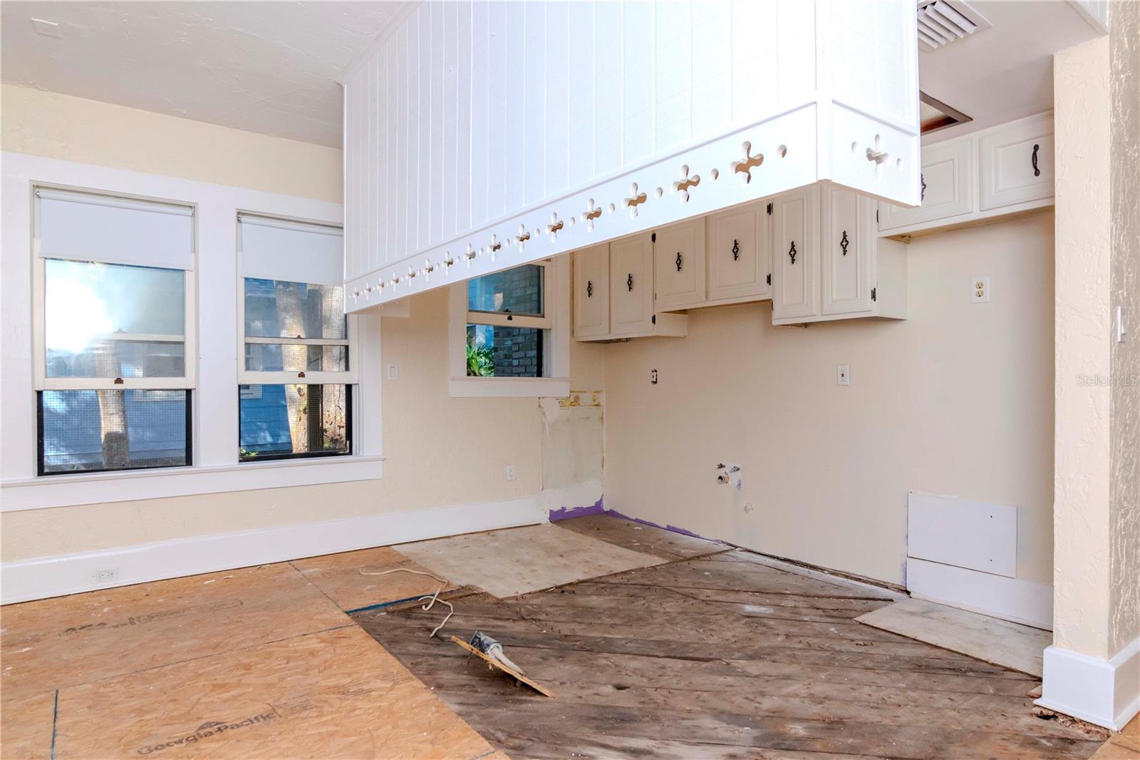 223 Bath St Property Photo 7
