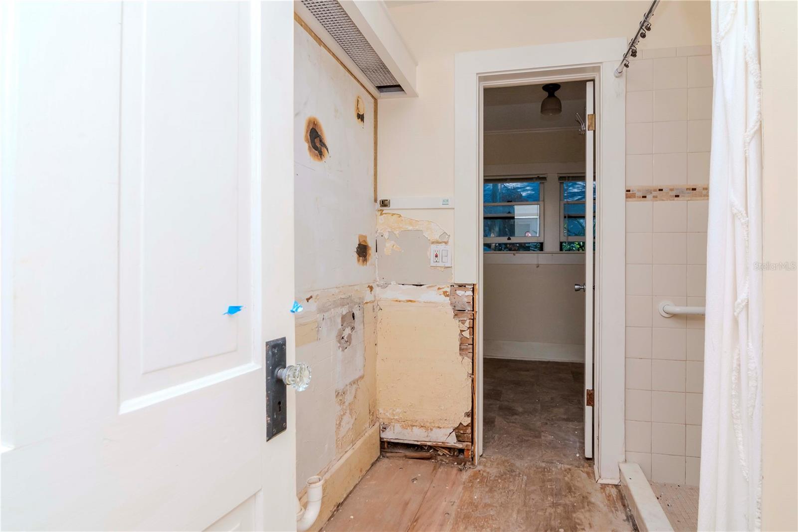 223 Bath St Property Photo 10