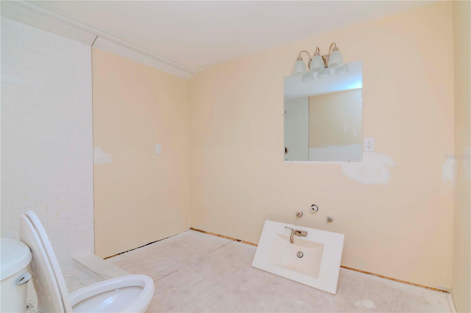 223 Bath St Property Photo 28
