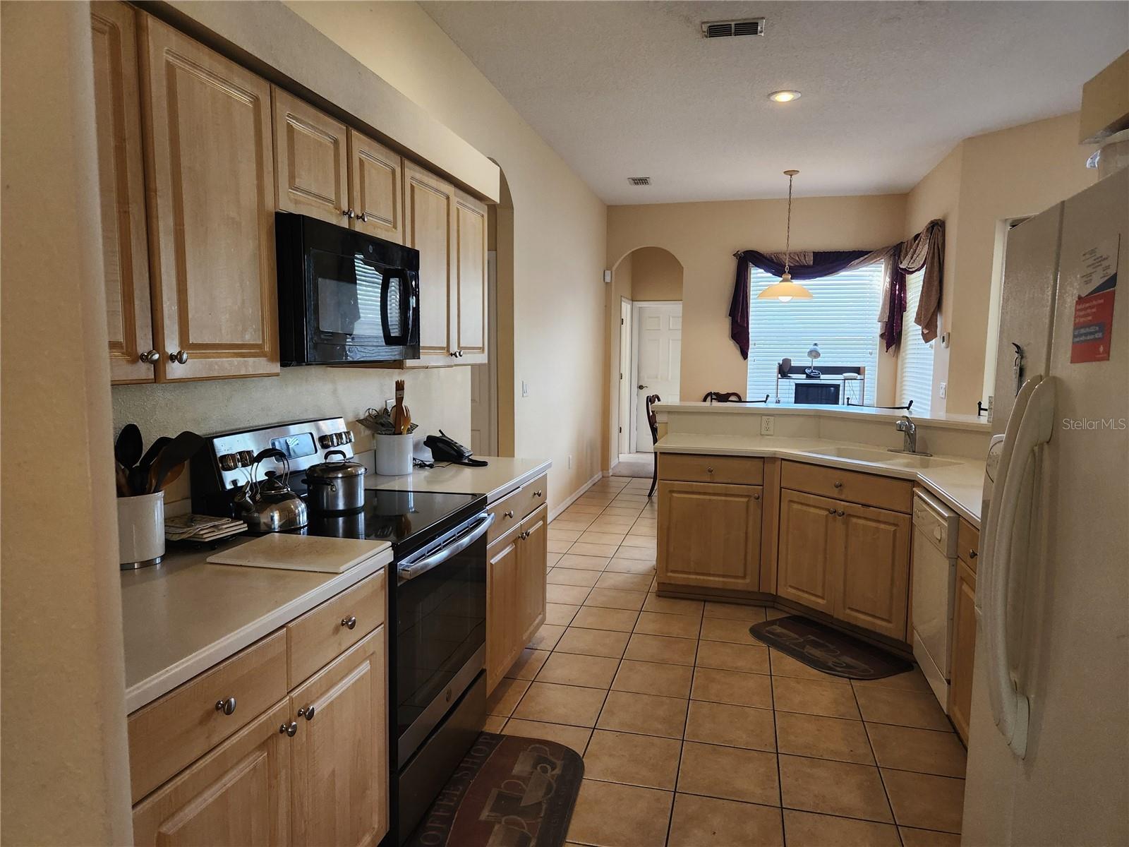 TB8323115 Property Photo 5