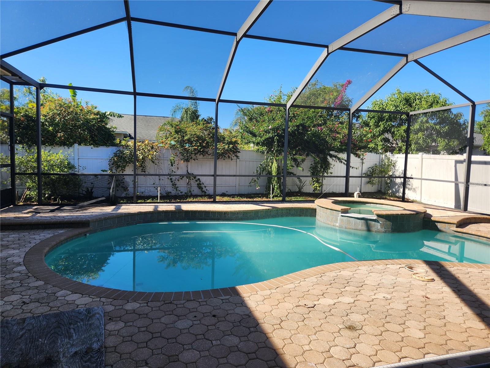 TB8323115 Property Photo 12