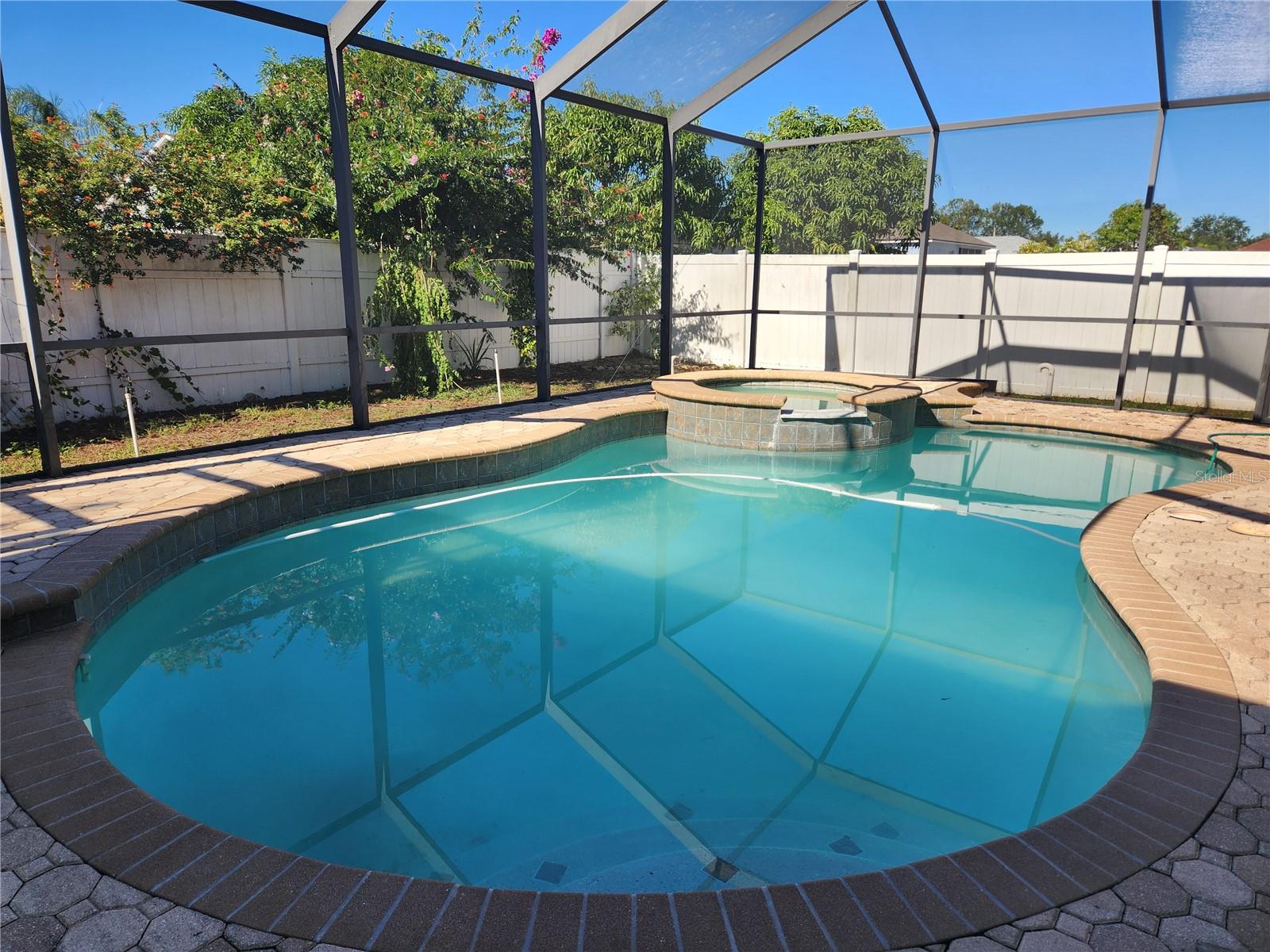 TB8323115 Property Photo 13