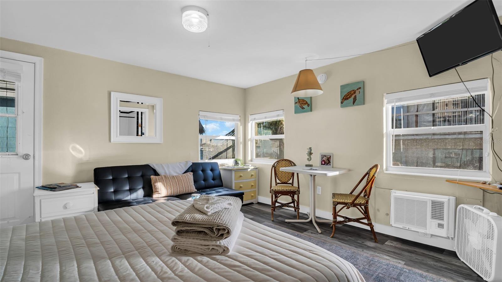 483 E Shore Dr #d3 Property Photo 2