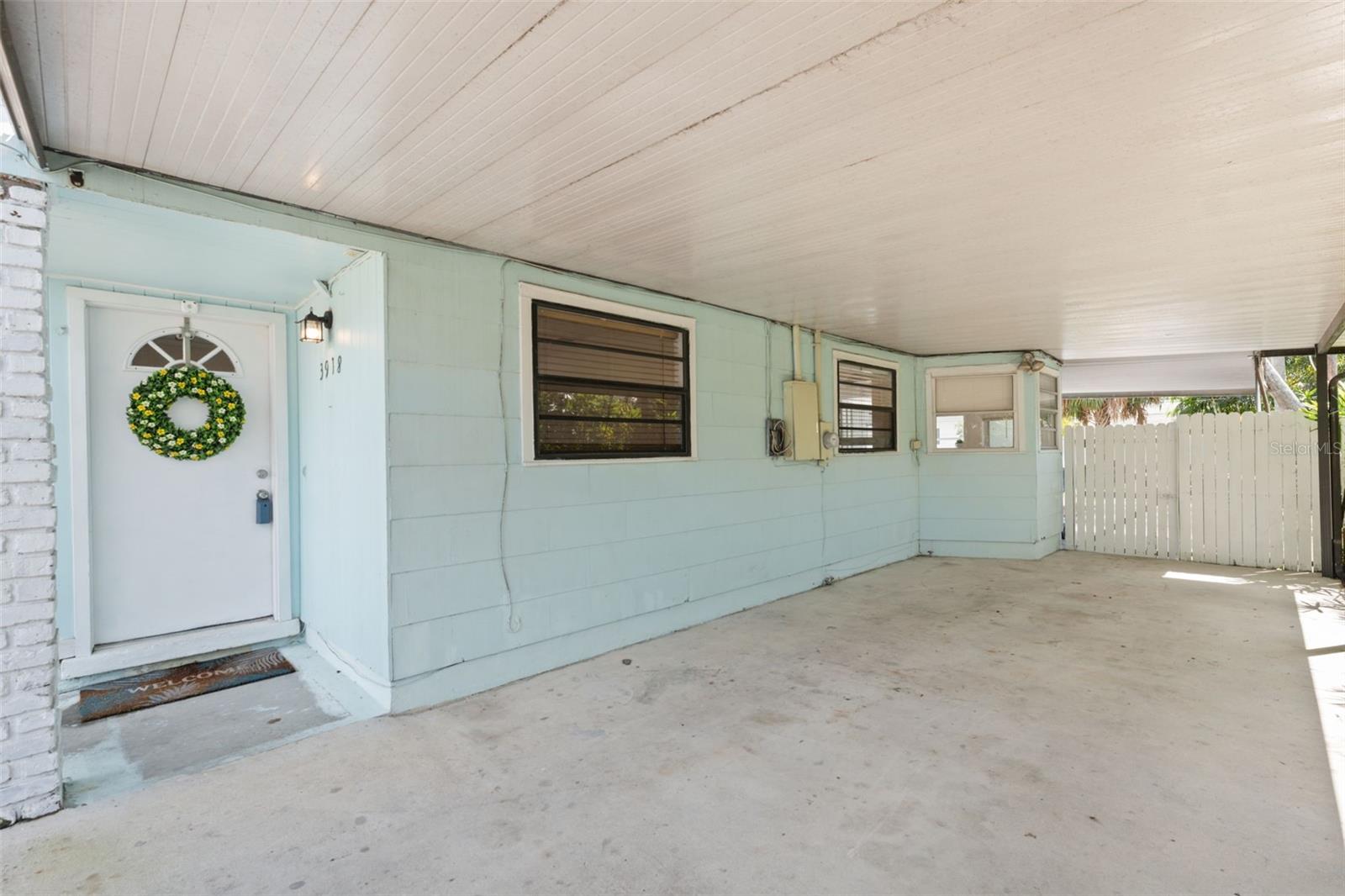 3918 W Fig St Property Photo 4