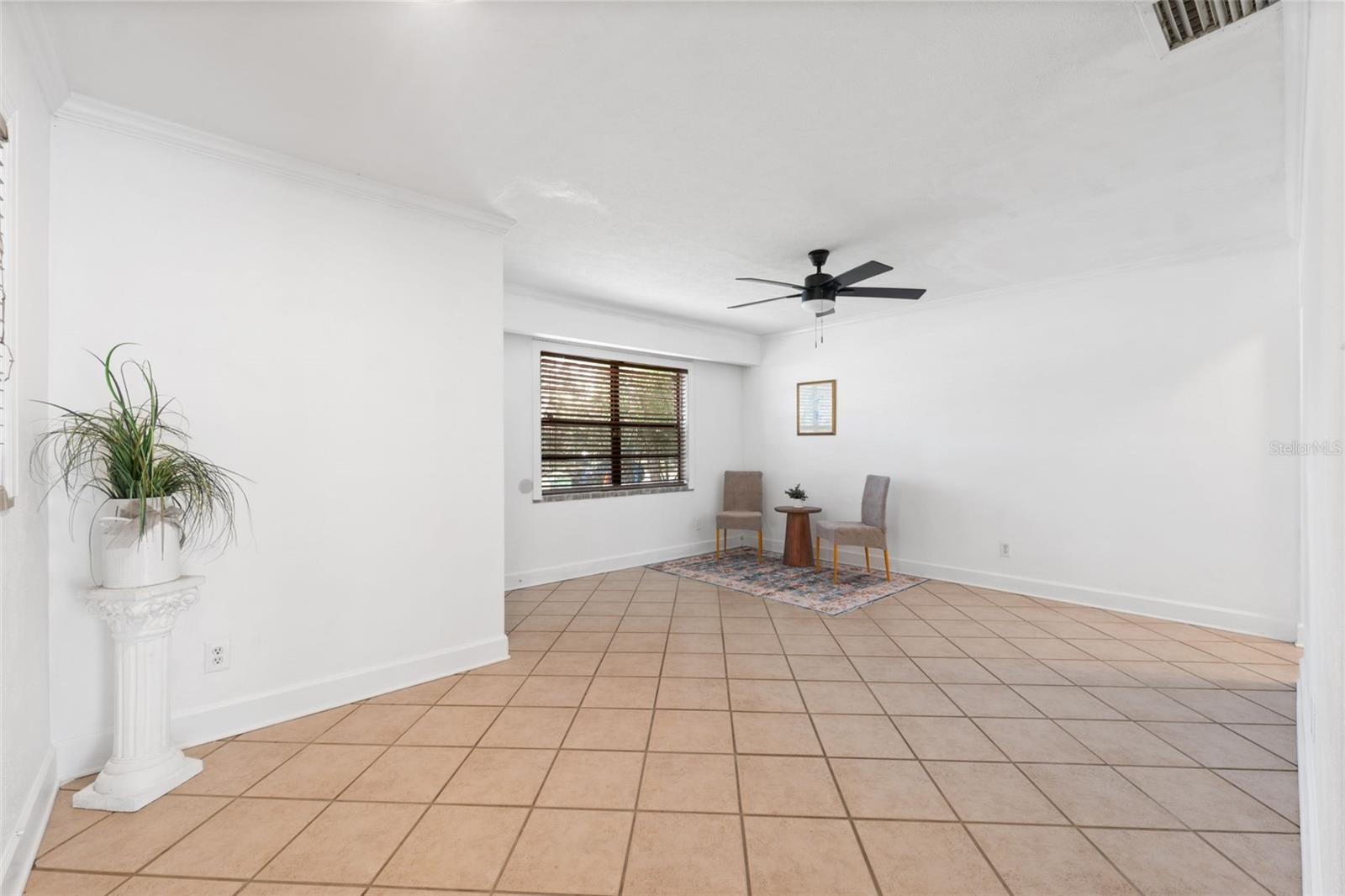 3918 W Fig St Property Photo 5
