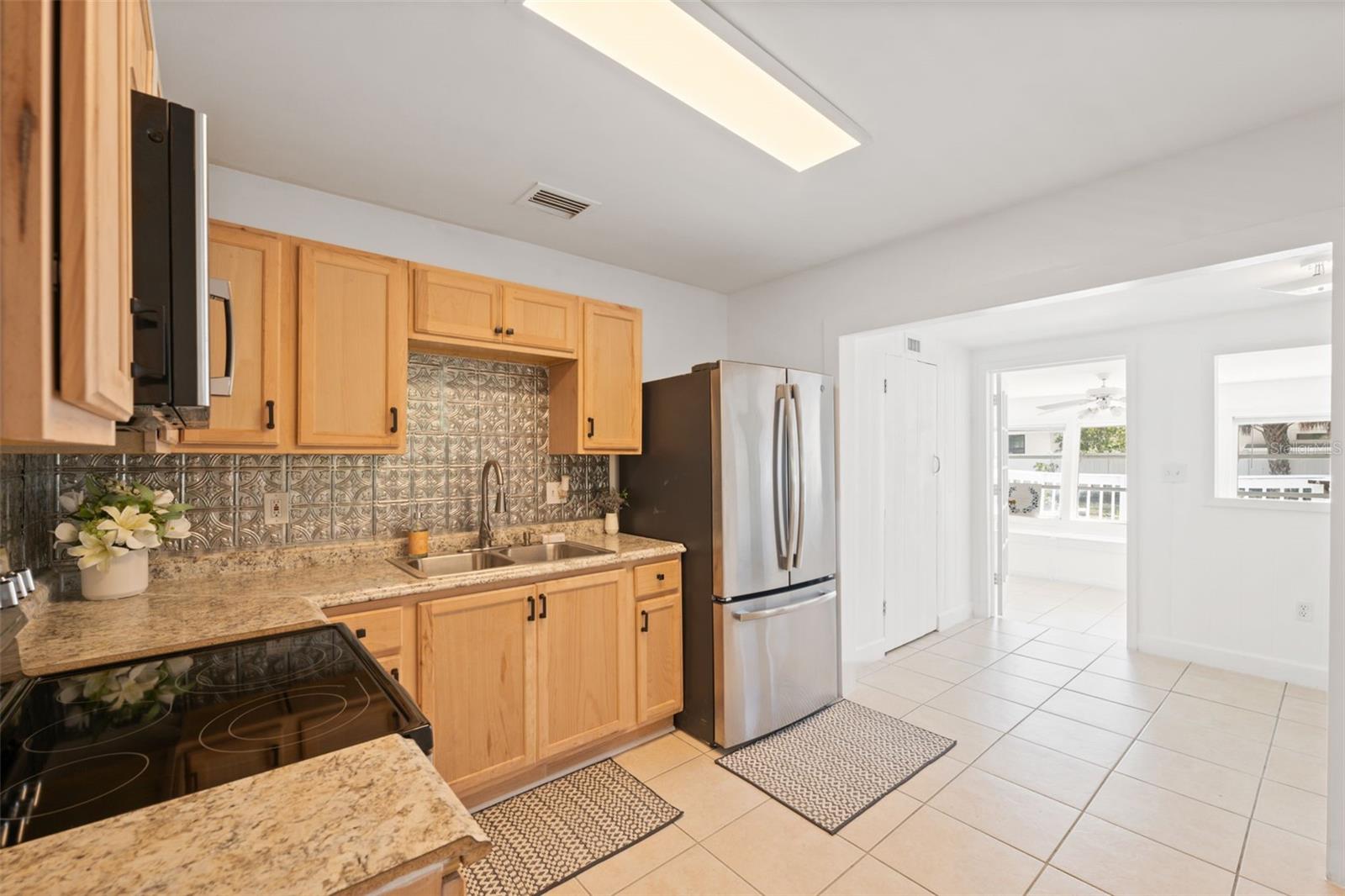 3918 W Fig St Property Photo 8