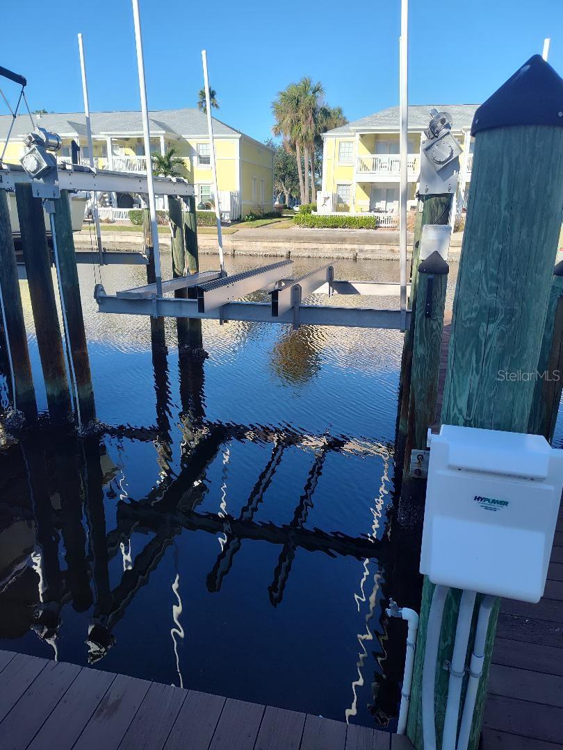 127ss COQUINA KEY DR SE DR
