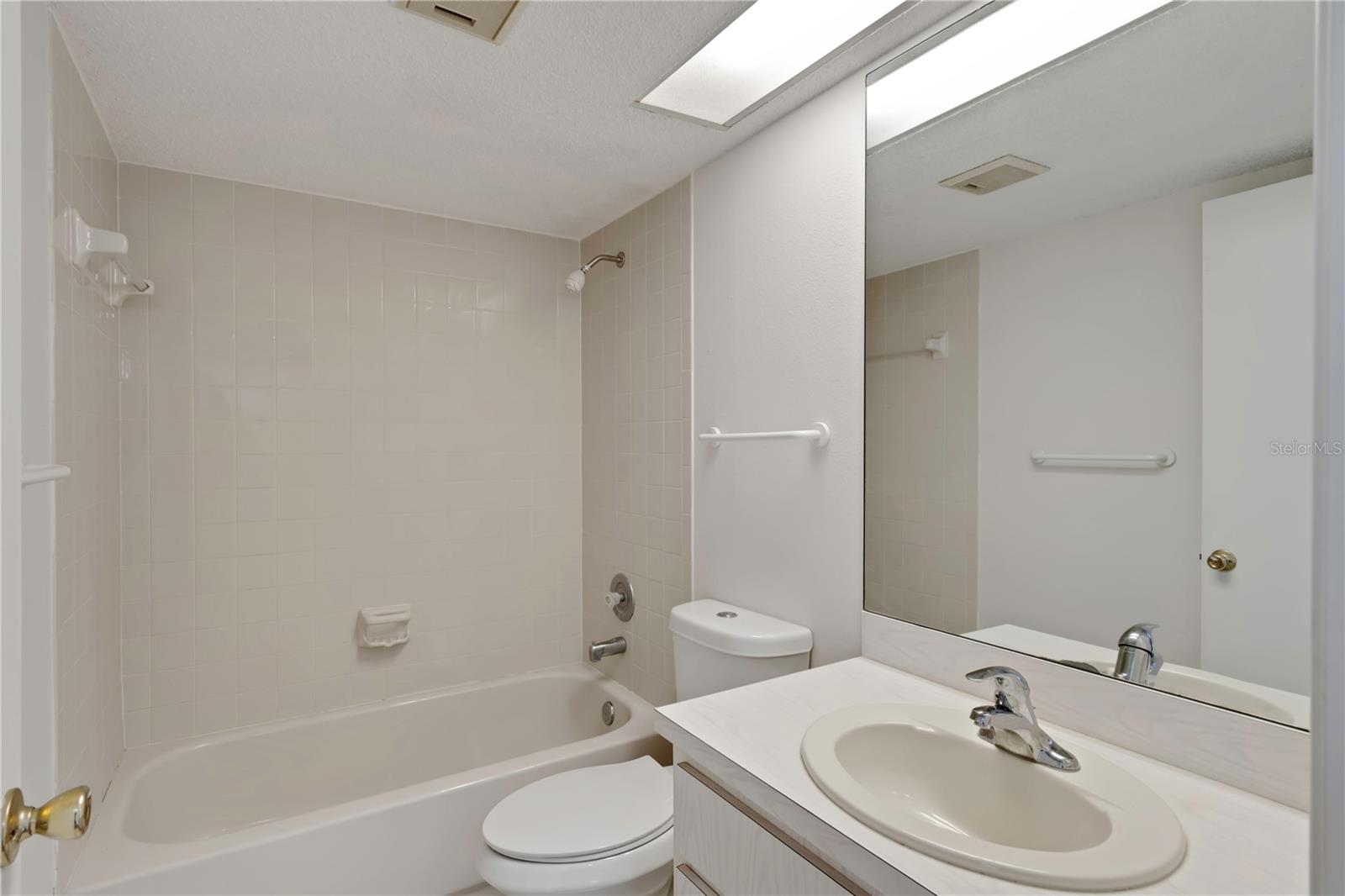 1034 Bowsprit Ln Property Photo 14