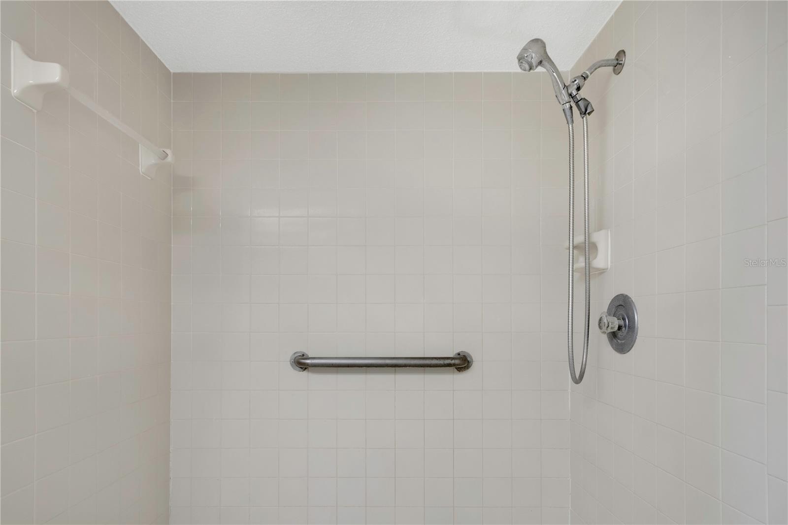 1034 Bowsprit Ln Property Photo 18