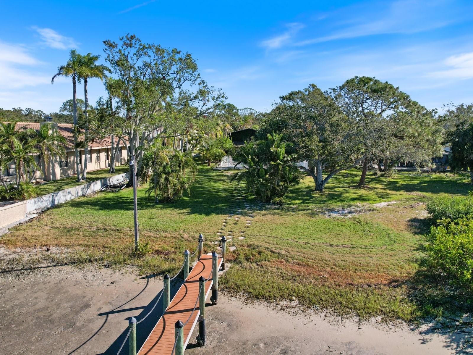 710 Shore Dr E Property Photo 3