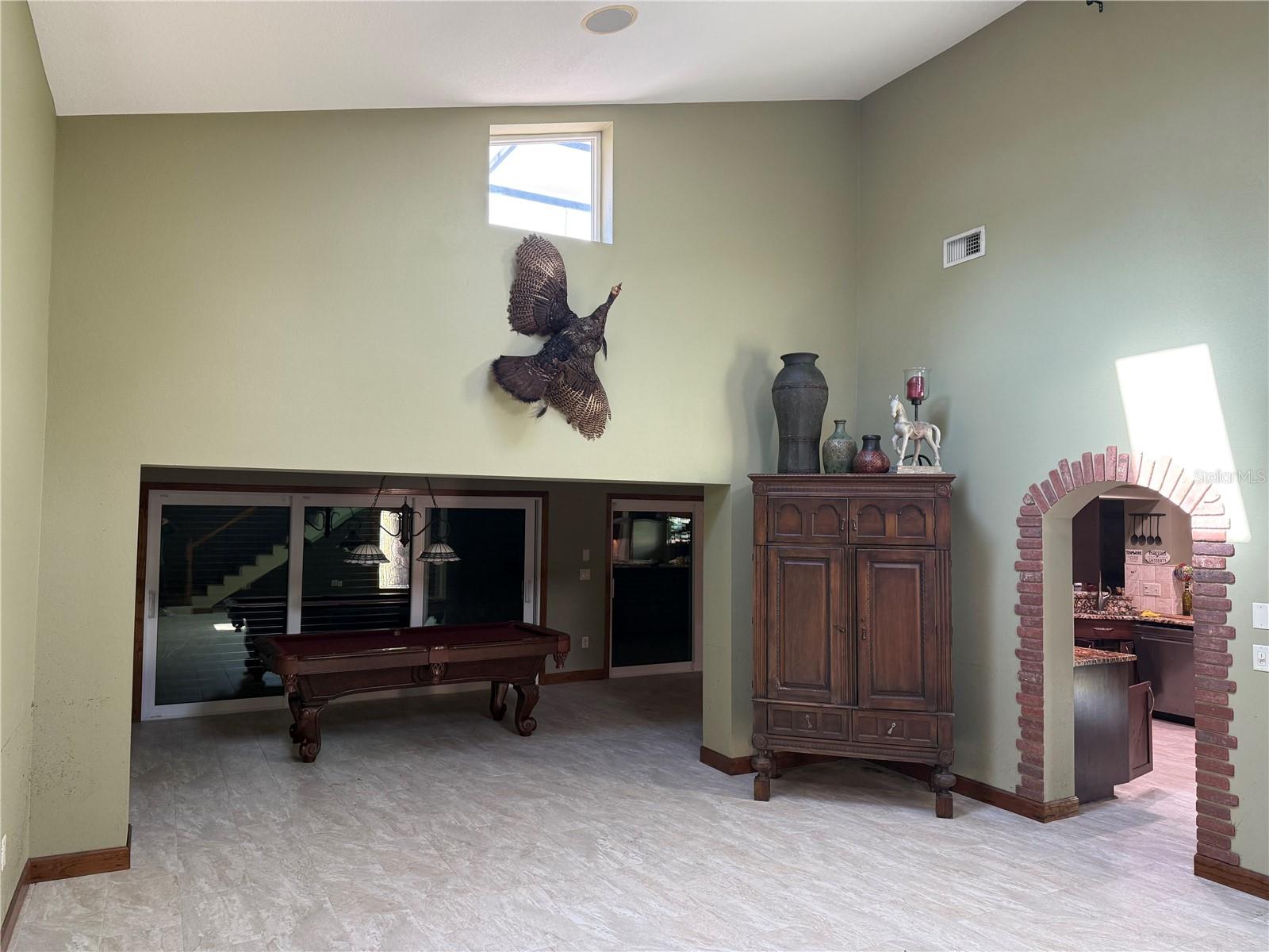 710 Shore Dr E Property Photo 6