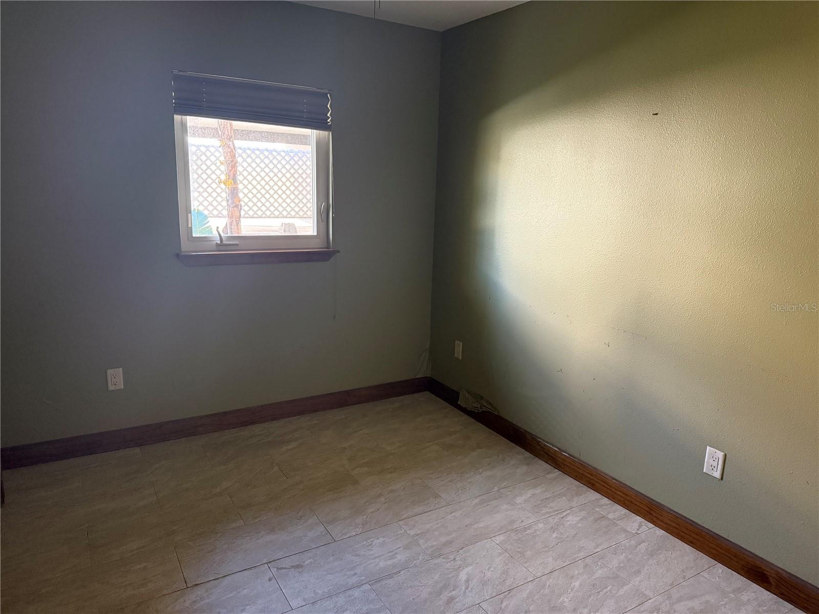 710 Shore Dr E Property Photo 29