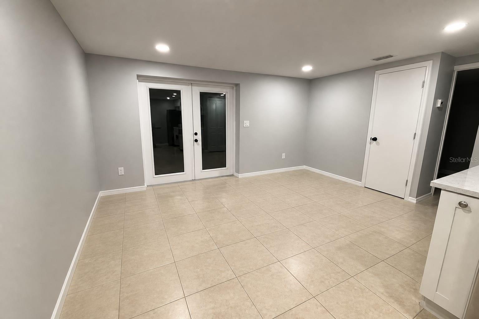 735 Bertrend St Property Photo 5