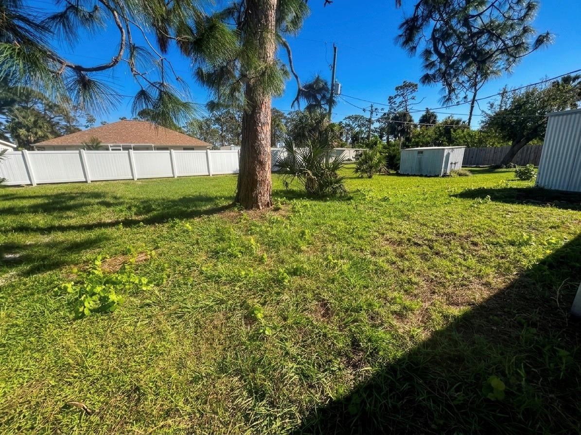 735 Bertrend St Property Photo 15