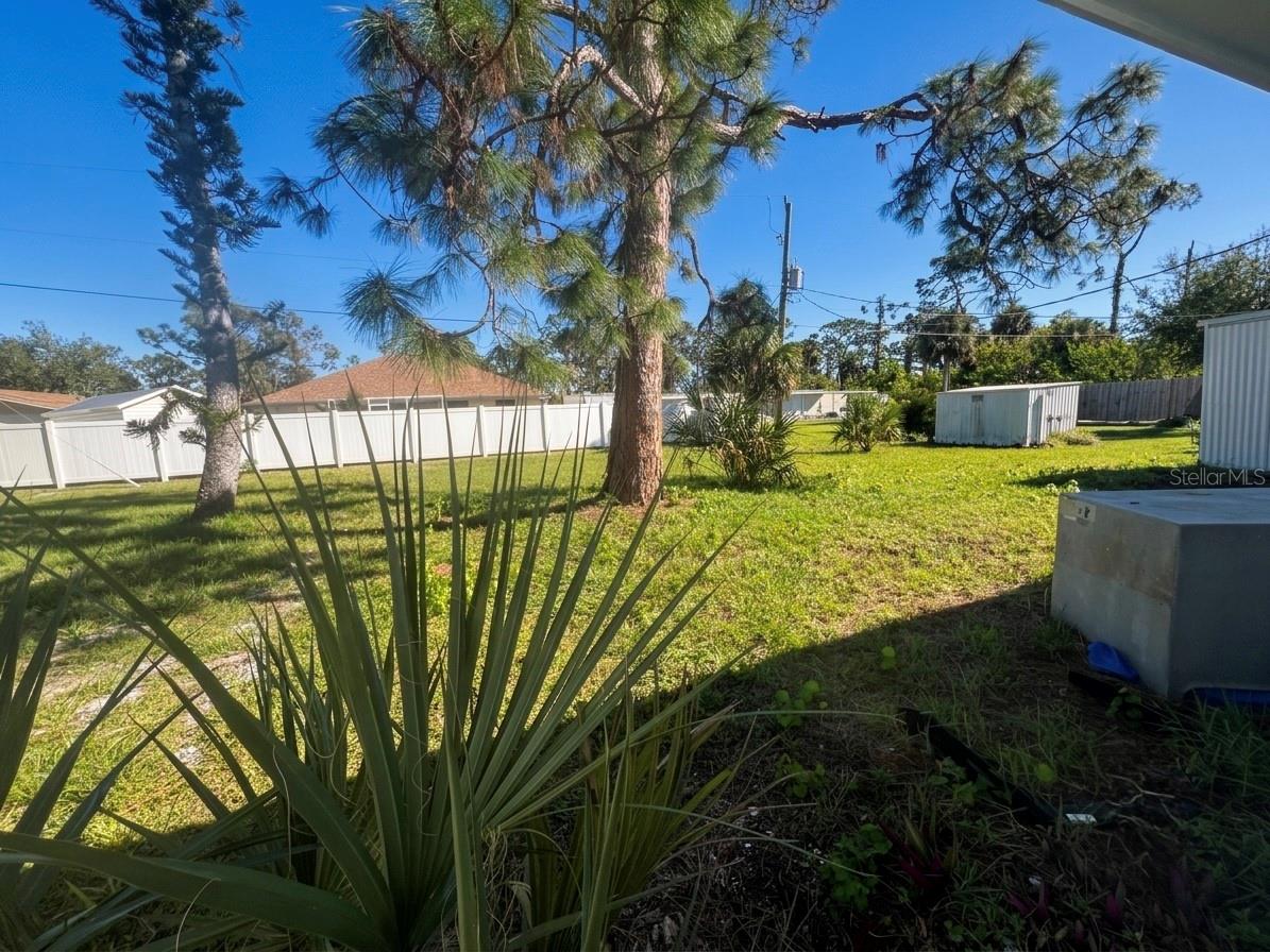 735 Bertrend St Property Photo 16