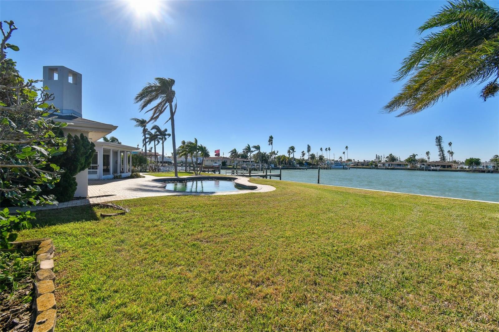 568 Johns Pass Ave Property Photo 2