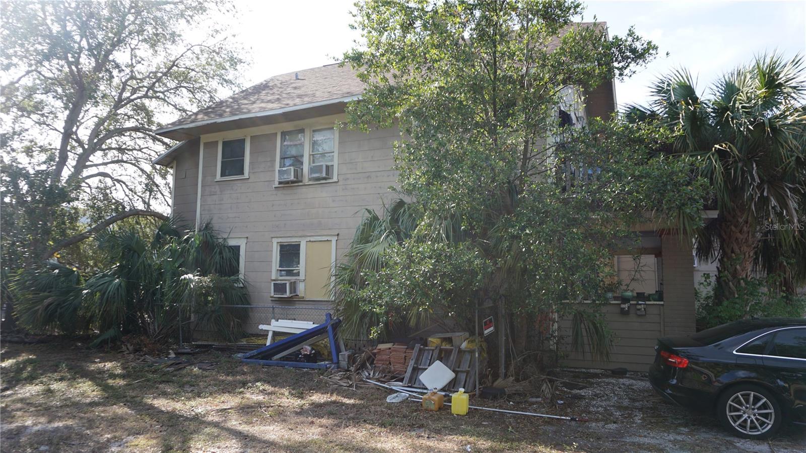 868 7th Ave N Property Photo 2