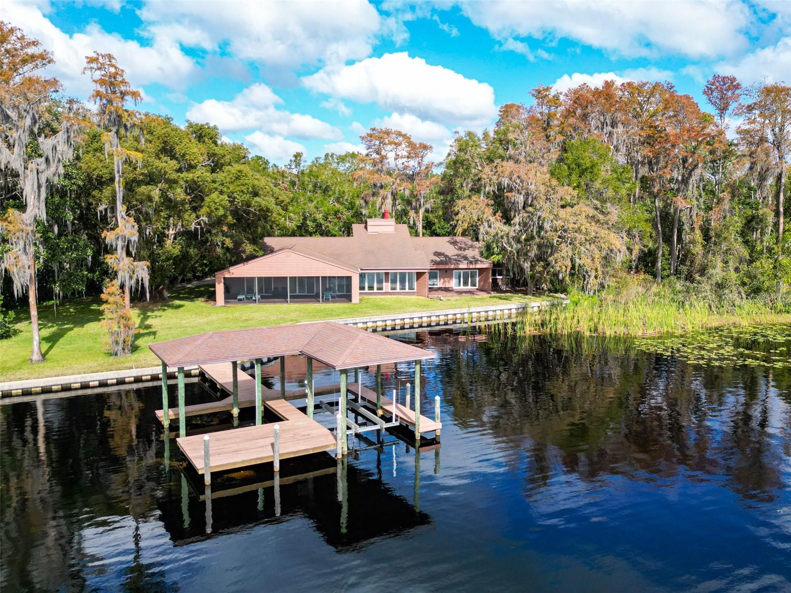 18120 Wayne Rd Property Photo 1
