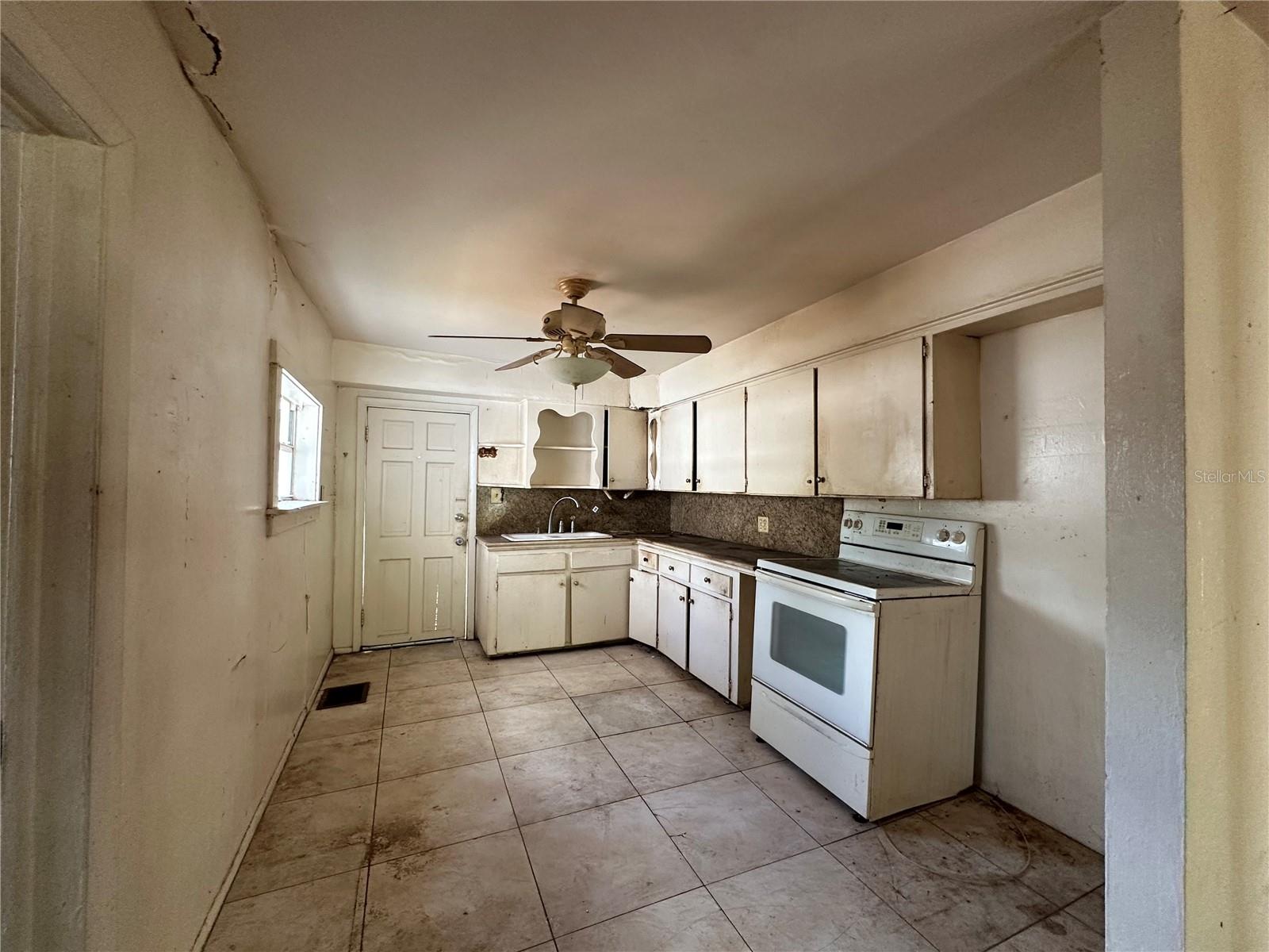 1213 E New Orleans Ave Property Photo 11