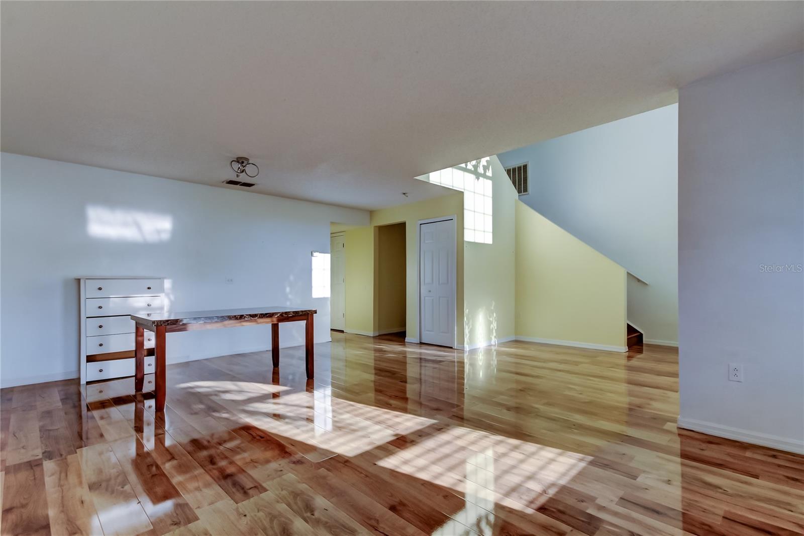 11309 Outrigger Ave Property Photo 2