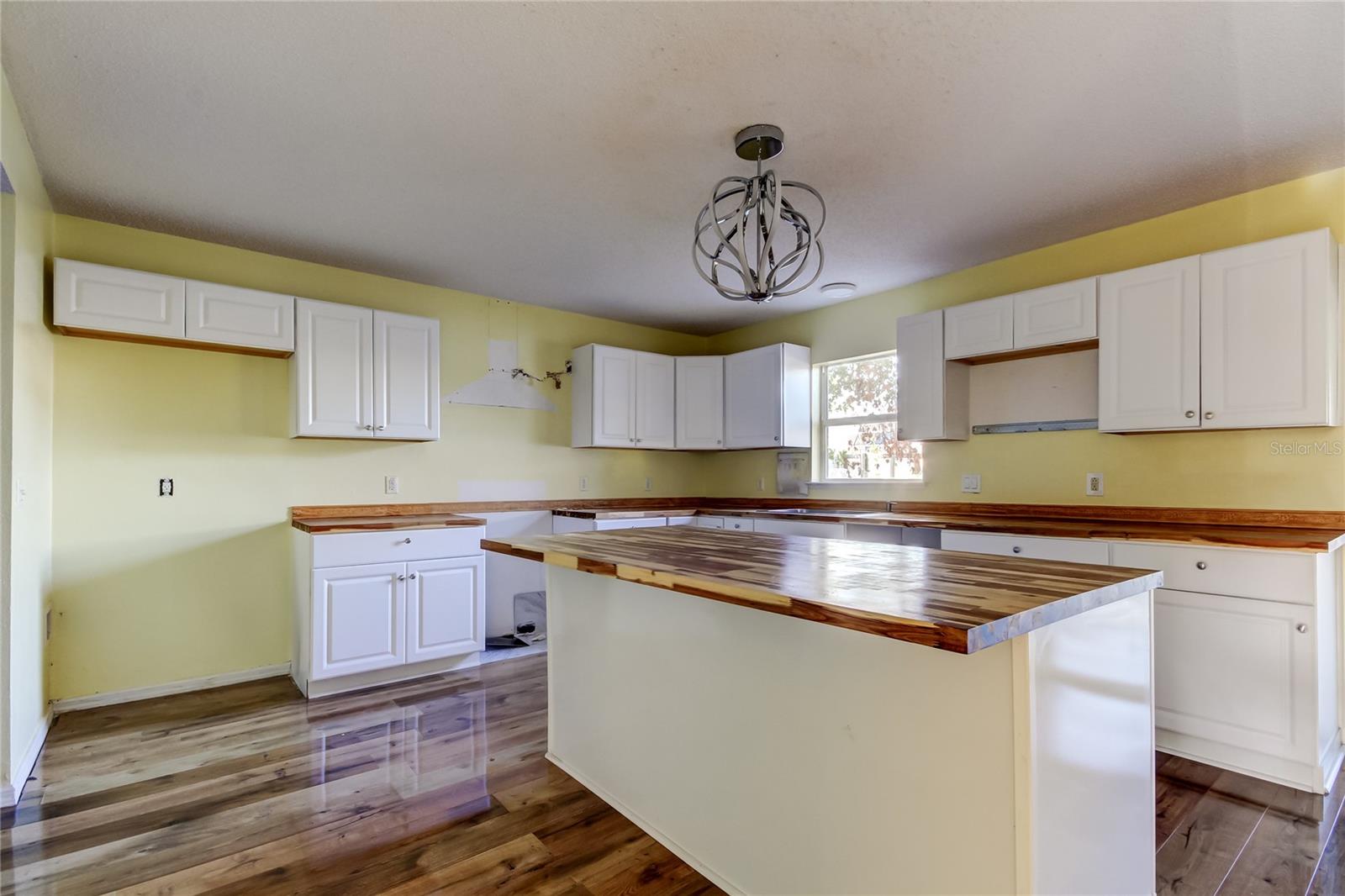 11309 Outrigger Ave Property Photo 14