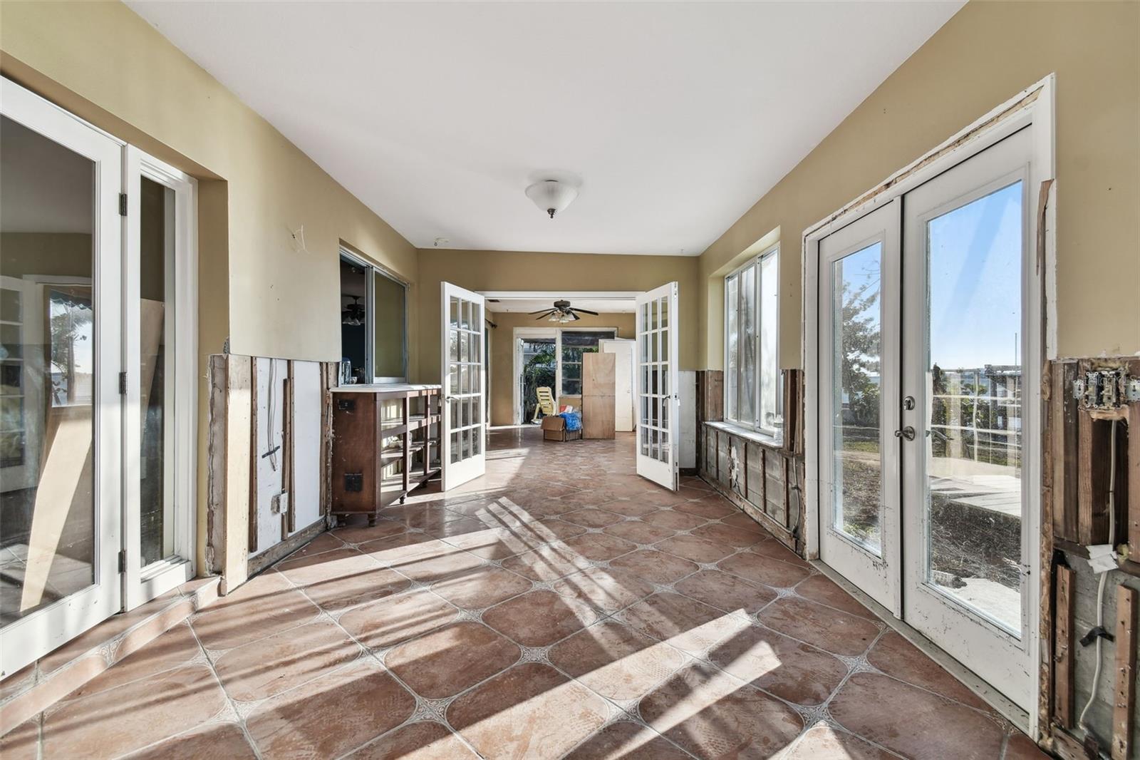 1836 Venetian Point Dr Property Photo 10