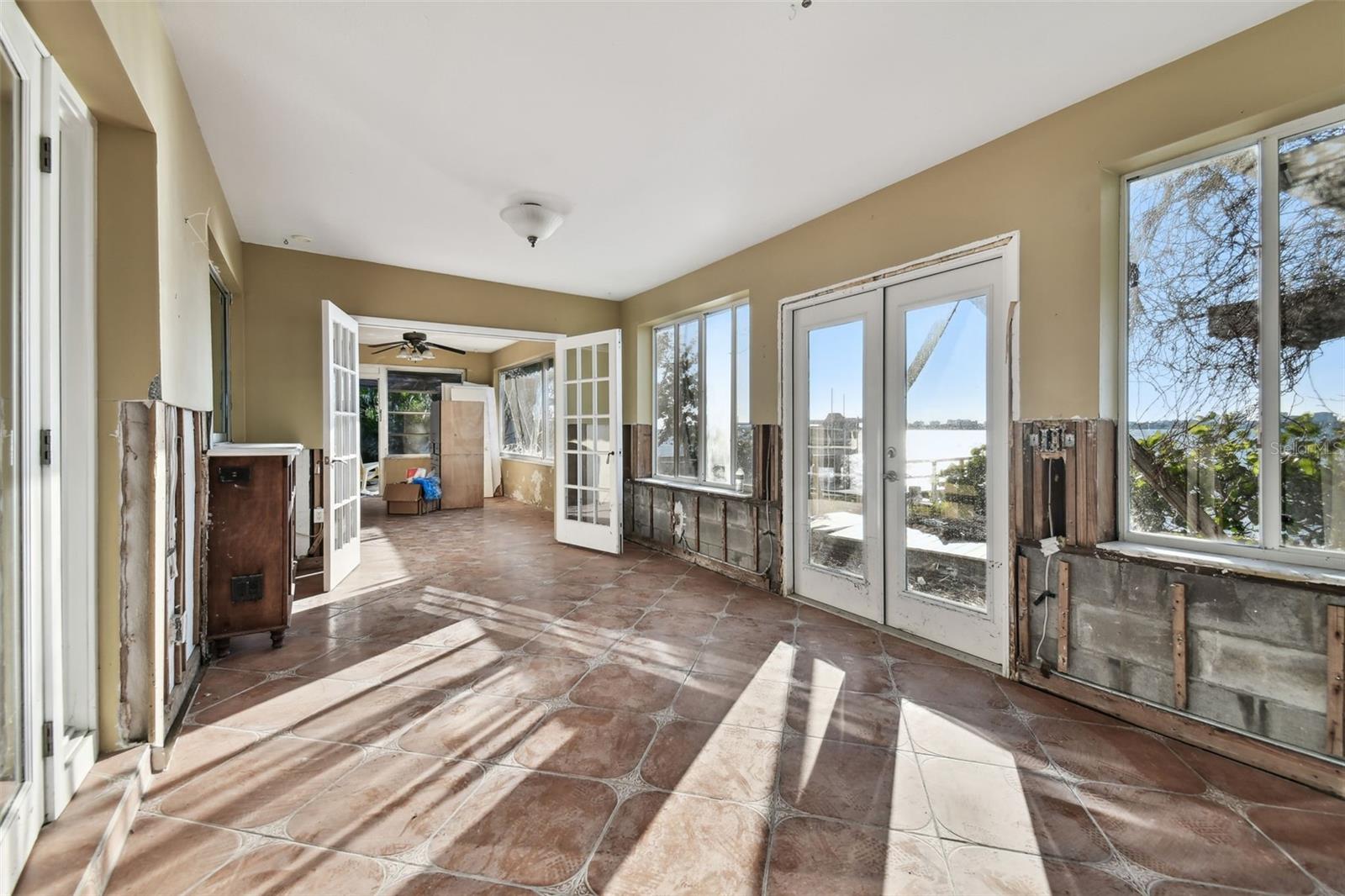 1836 Venetian Point Dr Property Photo 12