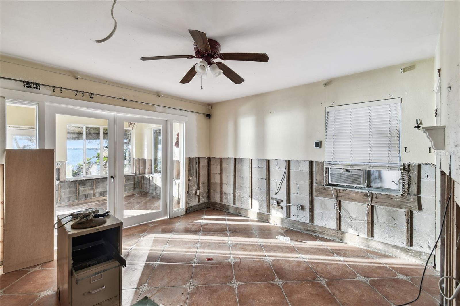 1836 Venetian Point Dr Property Photo 25