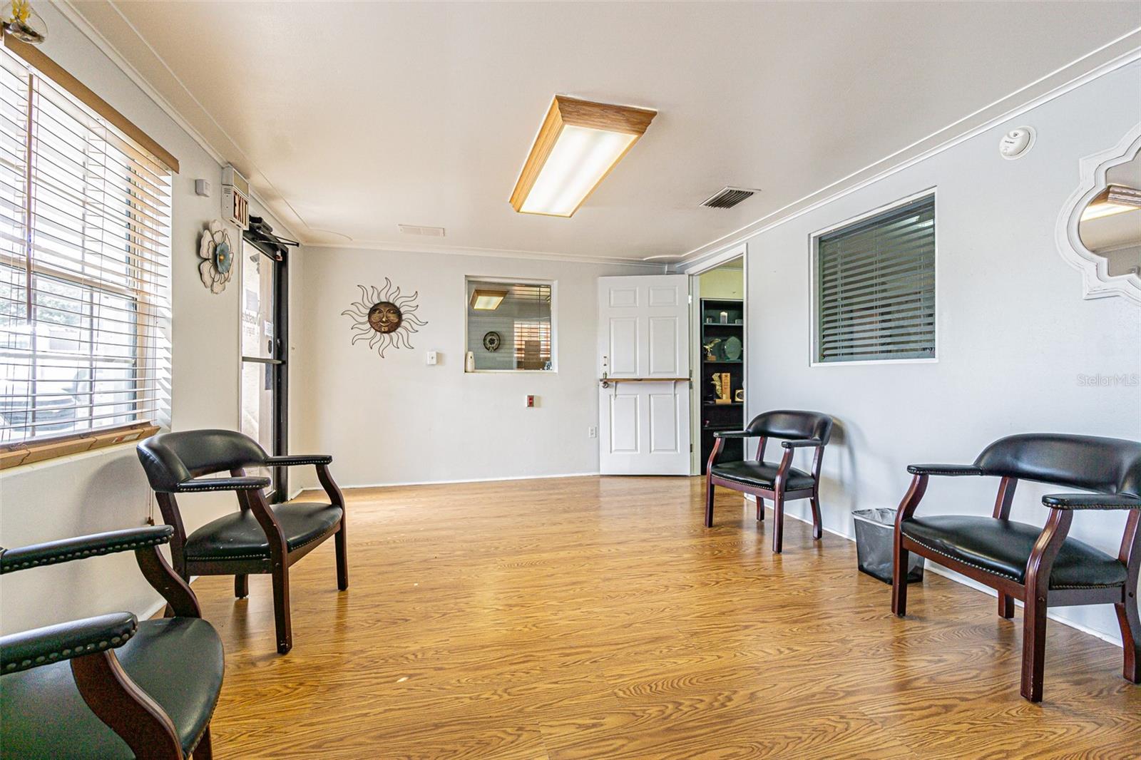 5536 6th St Property Photo 4