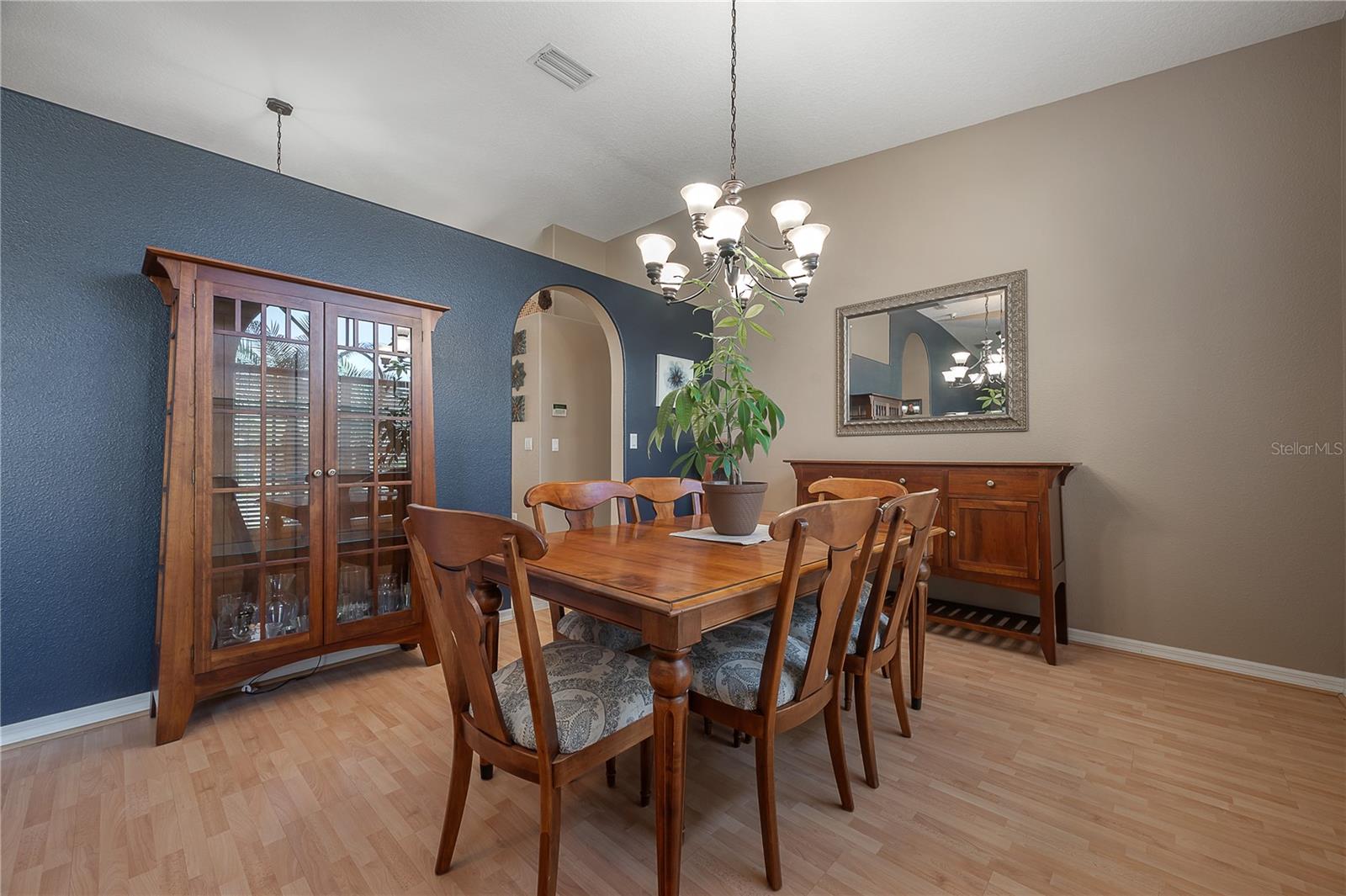 10126 Londonshire Ln Property Photo 5