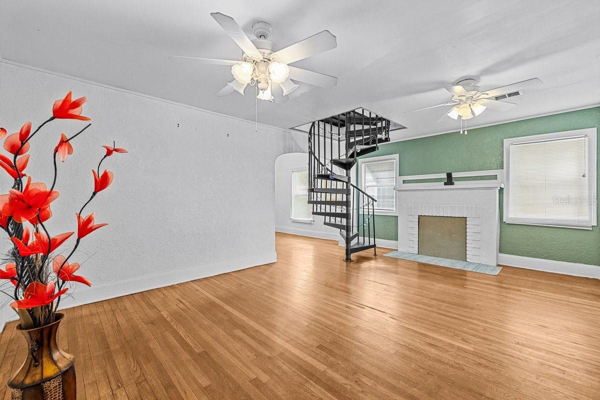 415 Avenue K Ne Property Photo 14