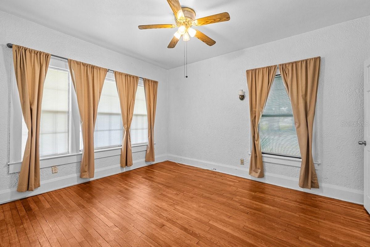 415 Avenue K Ne Property Photo 22