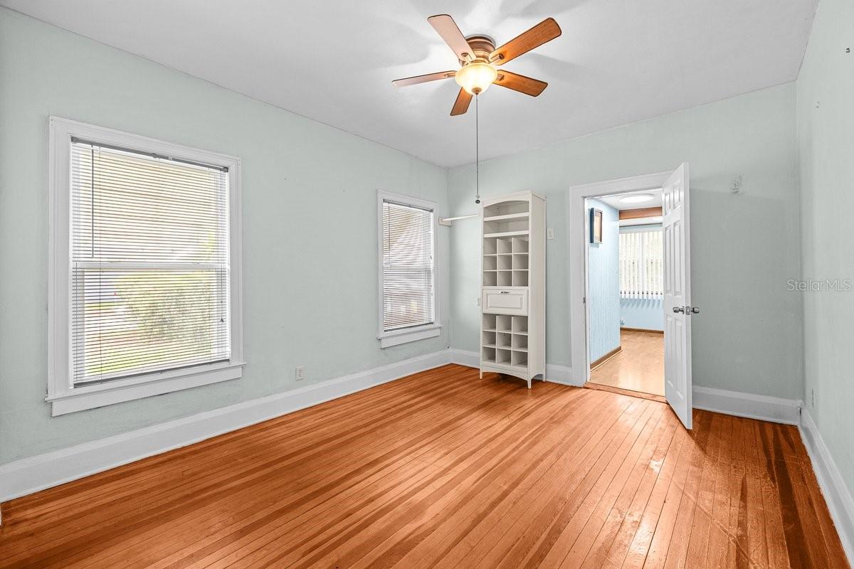 415 Avenue K Ne Property Photo 27