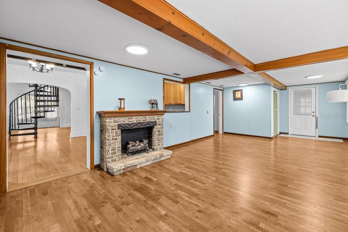 415 Avenue K Ne Property Photo 32