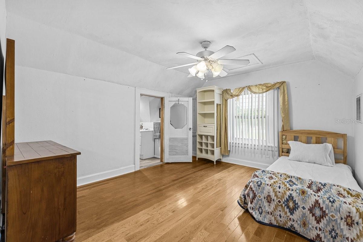 415 Avenue K Ne Property Photo 35