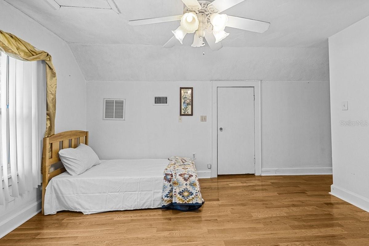 415 Avenue K Ne Property Photo 36