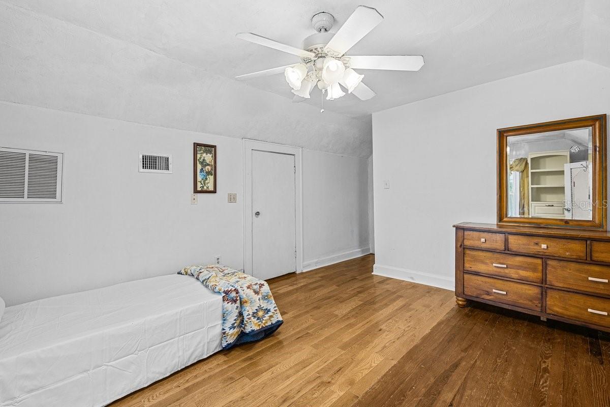 415 Avenue K Ne Property Photo 37