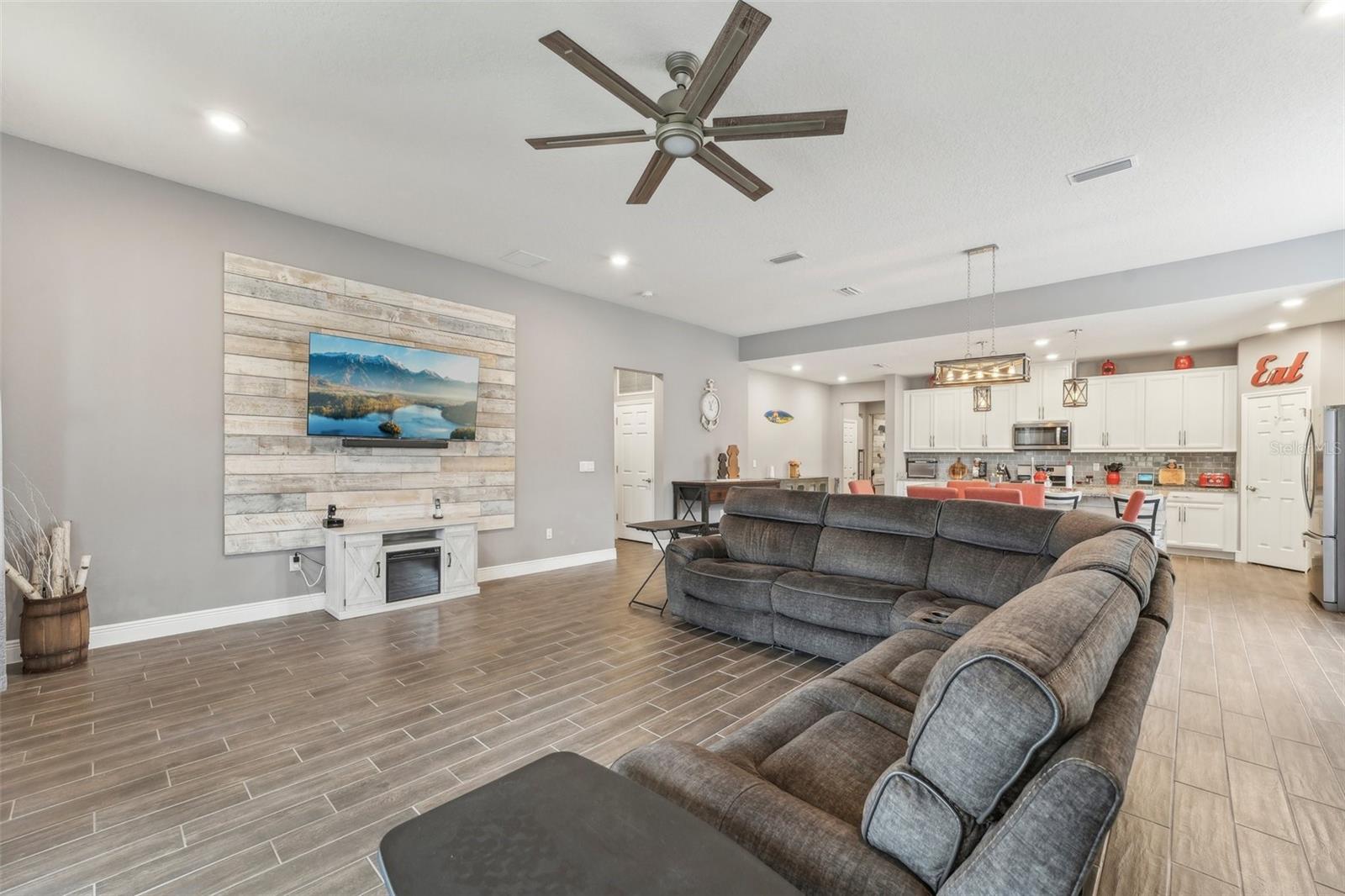 6028 Milestone Dr Property Photo 7