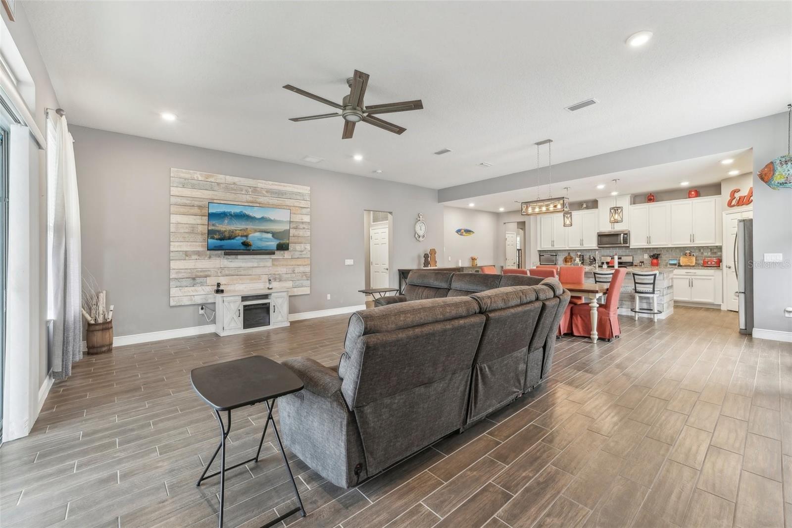 6028 Milestone Dr Property Photo 8