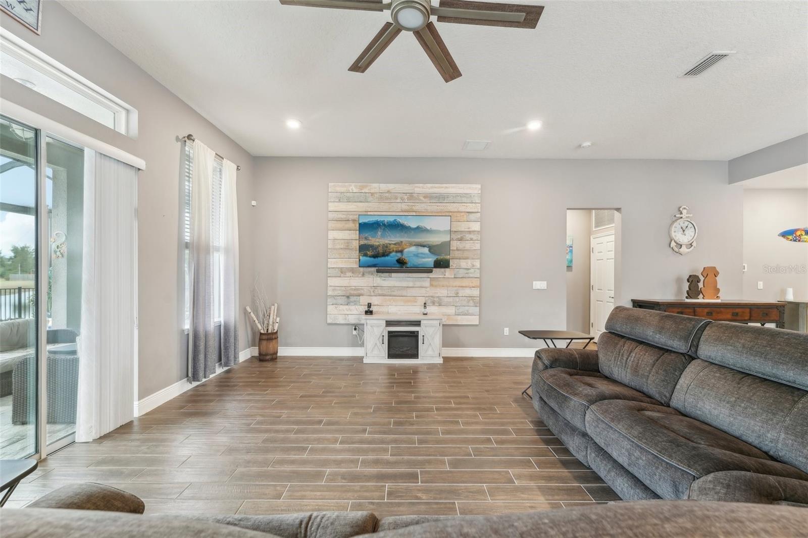 6028 Milestone Dr Property Photo 9