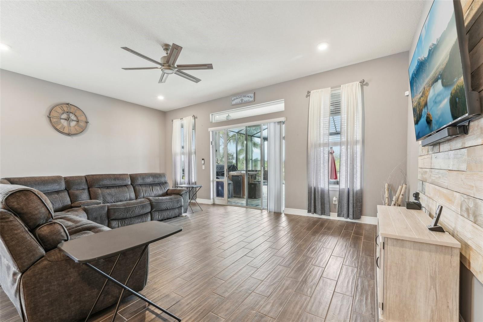 6028 Milestone Dr Property Photo 11