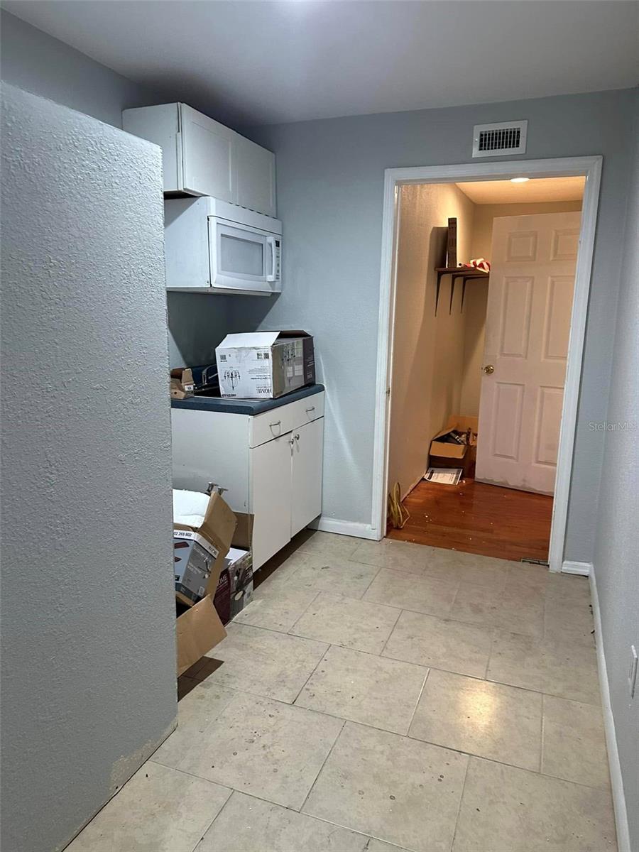 504 S Kings Ave Property Photo 12