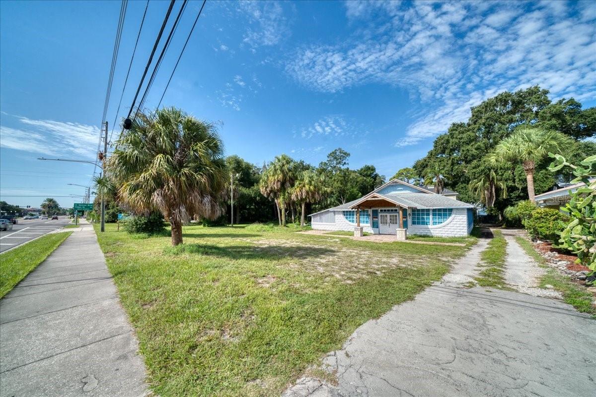 1040 Broadway Property Photo 8