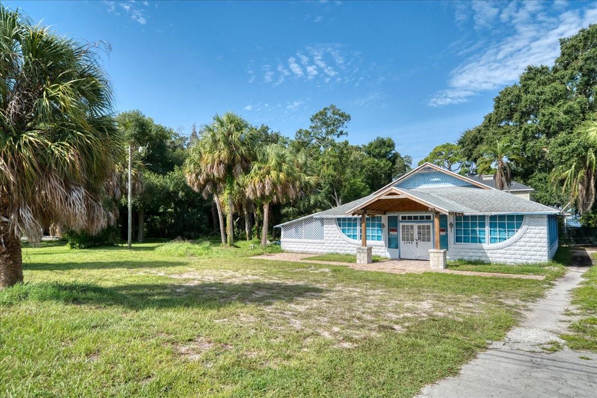 1040 Broadway Property Photo 9