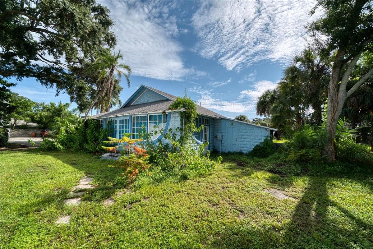 1040 Broadway Property Photo 18