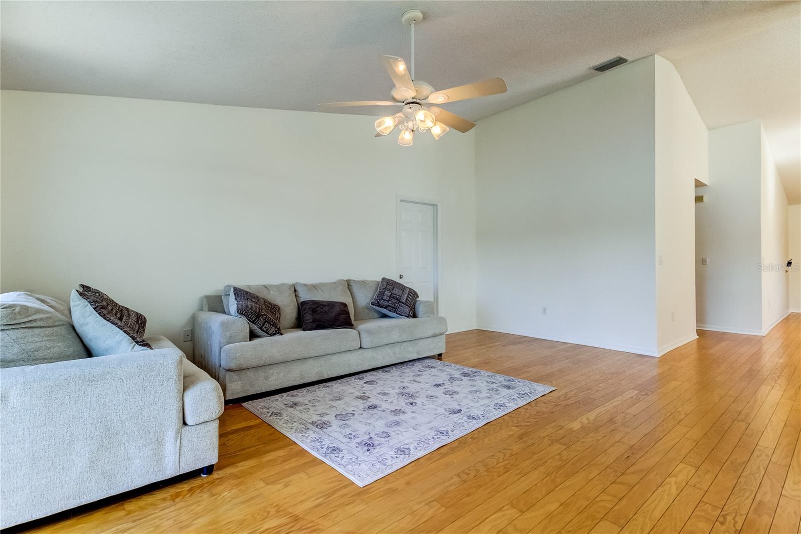 11507 Whispering Hollow Dr Property Photo 8